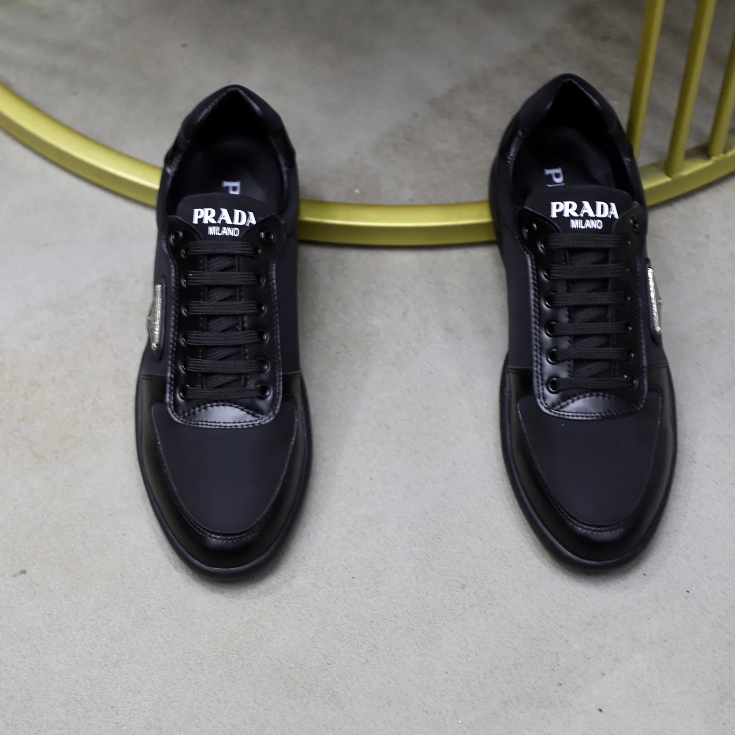 Ex-factory price: 440💰🙅‍♂️🙅‍♂️🙅‍♂️ Brand: PRADA Standard code: 38-44 (45 customized) Grade: Same as the official website Material: Original leather splicing, comfortable and breathable lining, original wear-resistant outsole Style category: Men's fashionable casual shoes, running shoes, noble luxury brand elements, top luxury Color: actual picture color